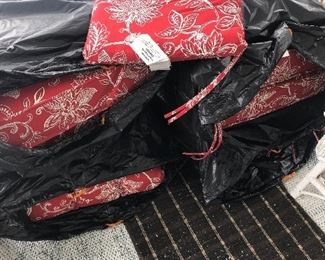 These nice cushions go to the metal lounge furniture shown in the pic of the backyard 