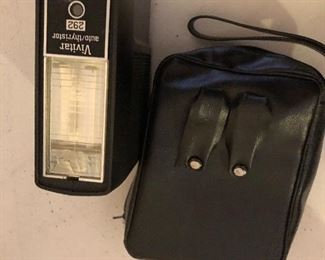 Vivitar 292  Auto/thyristor  Flash w/ case 