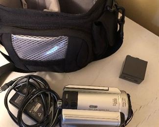 Sony DCR-SR40 Hand Held Digital Zoom Carl Zeiss Lot 