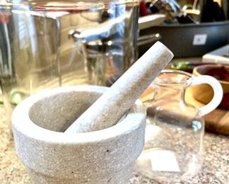 Kitchenware, bakeware, it's here! Shop these great items in person at the sale. 