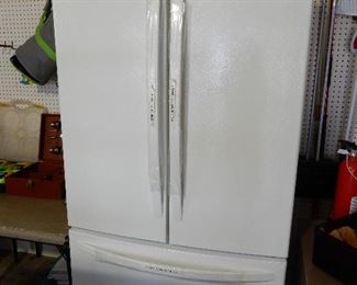 Kenmore side by side Refrigerator with bottom freezer