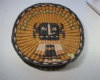 Many vintage Native American baskets, many Hopi