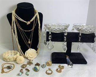 Beautiful Gold Toned Vintage Style Jewelry, 1928, Silver Clasp, Pearl Like, More