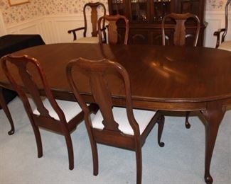 Pennsylvania House Dining Room set with 6 Chairs and Extension