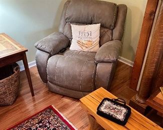 Large like new power recliner
