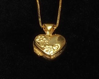 14K Yellow Gold Locket Heart With 14" Long Box Chain, Approx 1.49 g Total Weight
