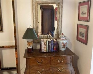 Nice smaller Bombe chest