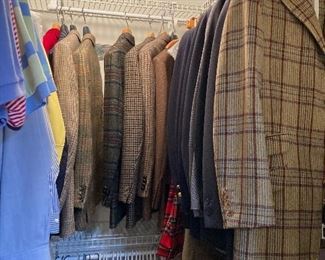 Lovely high quality mens suits, blazers, pants, sweaters and more.  Most from Brooks Brothers, Saks Fifth Ave and Ralph Lauren.