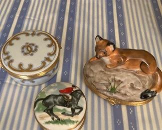 Porcelain trinket boxes