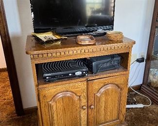 Oak Cabinet w/doors and shelves 27.5w x 17d x 31h
