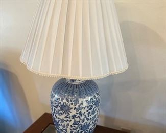 1 of 2 matching lamps 7.5w x 31h