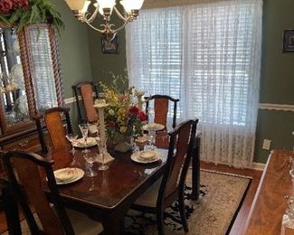 Dining room table with 6 chairs and leaf with padded cover 