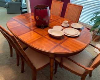 Dinning table with THREE leaves and 6 chairs. $550 for the table and chairs
