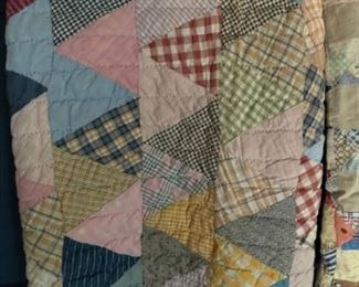 7 COUNTRY QUILTS!   All in good to great condition