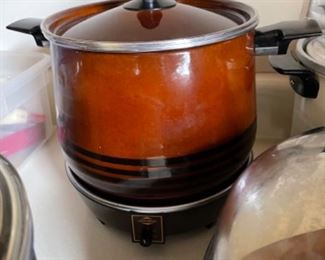 Did you miss the vintage crockpot at Leigh’s sale?  Well here is another opportunity. 