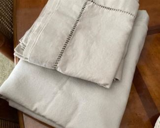 Linen table cloth and napkins