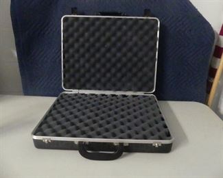 Doskocil Gun Guard Firearms Locking Briefcase - With 2 Keys - Black