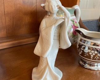 Tokusai geisha figurine