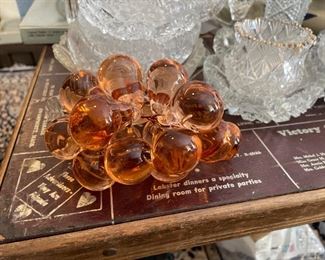 Vtg glass grapes 2 available pink, purple