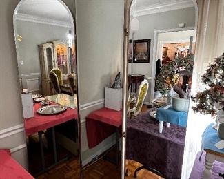 FOLDING MIRROR PANELS