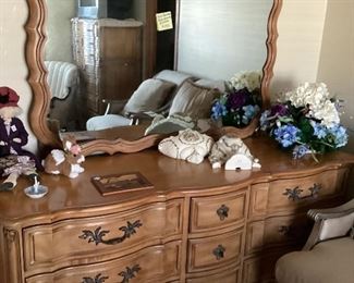 Vintage Metz furniture triple dresser with mirror $145
