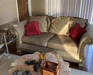 Rossi furniture Loveseat wonderful condition $145