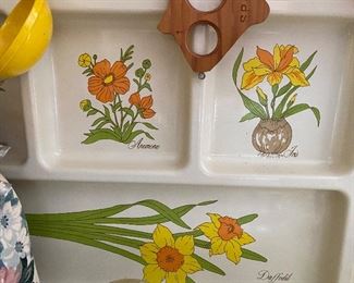 VINTAGE TRAY WITH DAFFODILS...THINK SPRING 