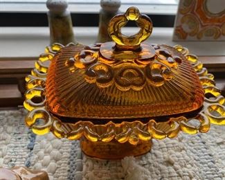 ANTIQUE GOLDEN FENTON COVERED CANDY DISH 