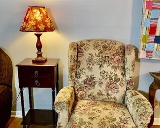 This wing back chair is a recliner from Lane.