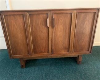 35-20  $250   MCM Credenza by Richardson Brothers 41.5w 19d 30h