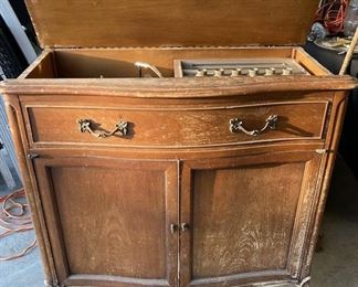 Vintage Drexel Stereo Cabinet w/ Motorola Stereo.