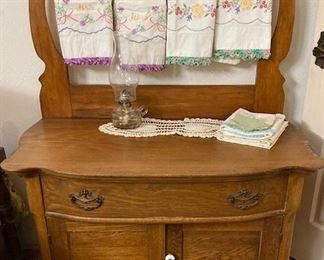 Antique Wood Washstand.