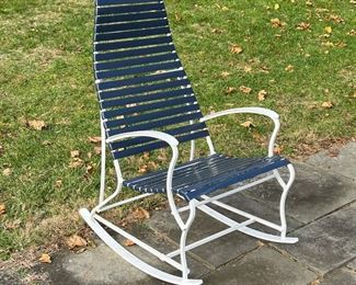 STRAPPED PATIO ROCKER  |  Outdoor rocking chair with white frame and navy straps - l. 23 x w. 34 x h. 43 in.