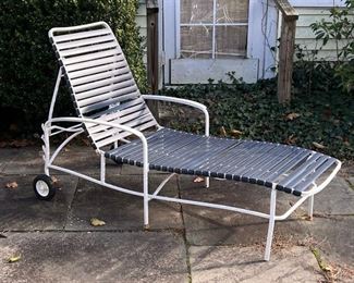 RECLINING PATIO LOUNGE CHAIR  |  Reclining outdoor lounge chair with two wheels with white frame and navy straps - l. 63 x w. 26 x h. 38 in.
