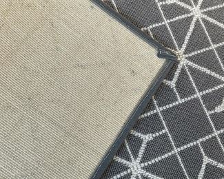 GEOMETRIC PATTERED CARPET  |  Large grey area rug with white geometric pattern - l. 120 x w. 120 in.
