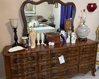 9 Drawer Dresser with Mirror