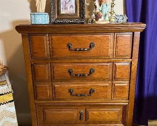 Vintage Bassett Furniture 4 Drawer (1 extra deep) Chest of Drawers