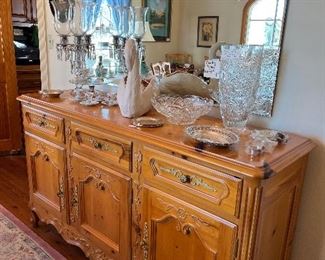 Link Taylor Country French Buffet