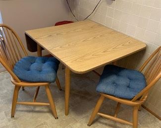Drop leaf kitchen table and 2 chairs 