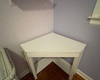 Corner desk