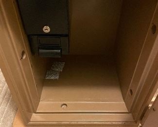 Large and heavy duty safe