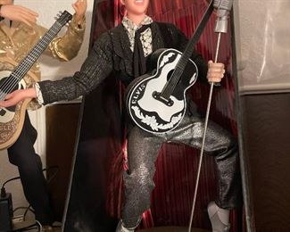 Elvis Musical Animation plays "All Shook Up" and "Santa Clause is coming to town" Black and Silver outfit