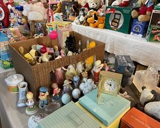 Lots of vintage Avon collectables