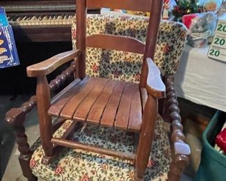 Vintage child/doll rocking chair