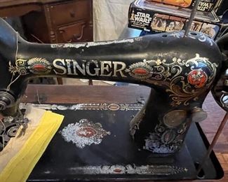 Close look at the Singer Sewing Machine
