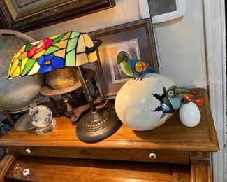 Tiffany style desk lamp, Mexican art pieces, globes
