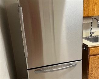 Large Refrigerator/Freezer