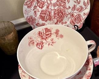 The World's Largest Tea Cup and Saucer, Wow!