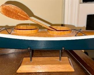 Very Cool Kayak Model with 2 Oars