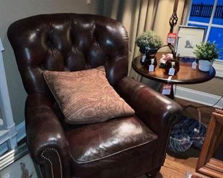 Hickory Chair Pearson Tufted  Leather Chair